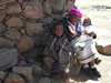 Lesotho-i nő gyermekeivel